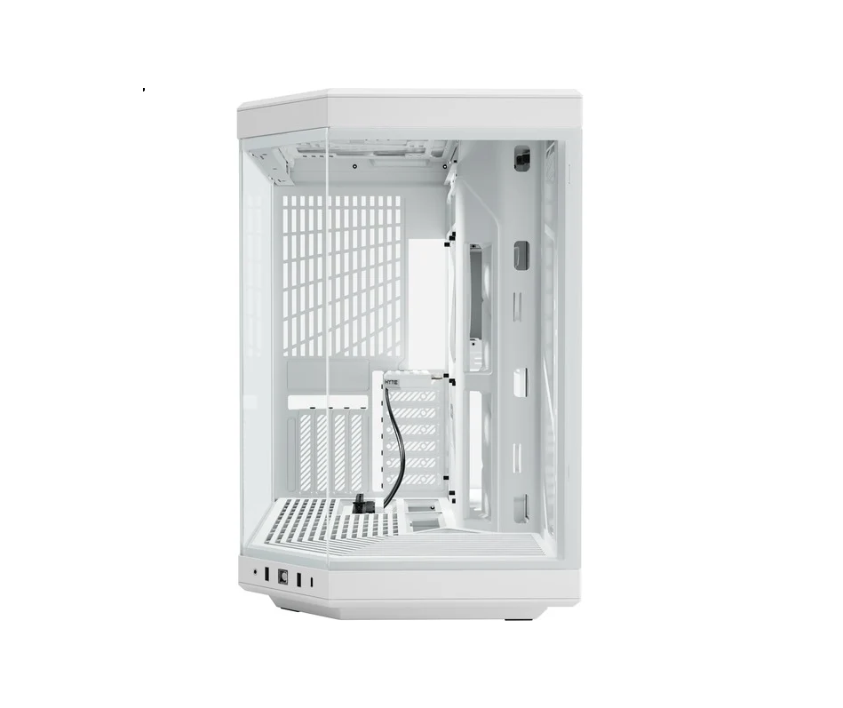 Gaming PC/ Hyte Y70/ Nvidia RTX 5060 + Ryzen 7 7800X3D